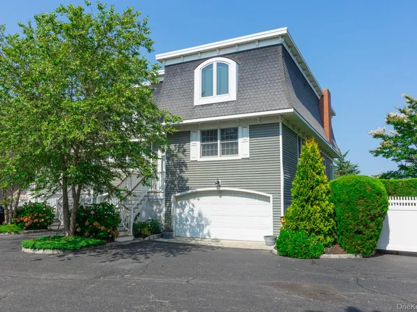 22 Salt Meadow #22, Babylon, NY 11702