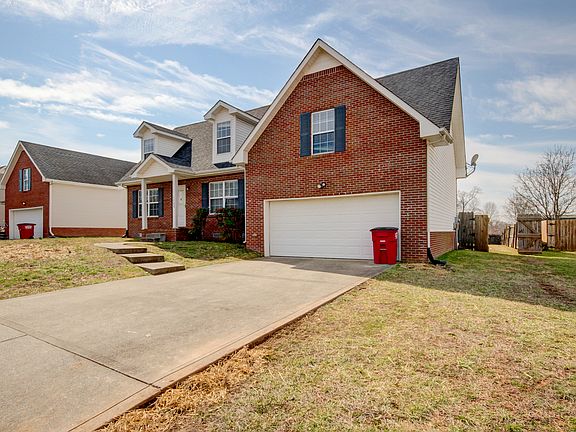 3rd image of 1568 Cedar Springs Cir