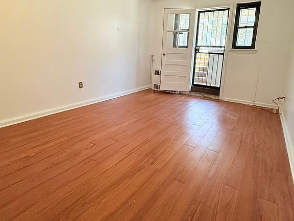 3rd image of 5733 156th St Floor 1