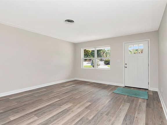 5th image of 1100 58TH AVENUE S