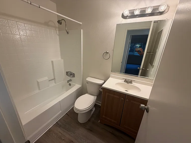 Eureka Gardens Apartments — Photo 7