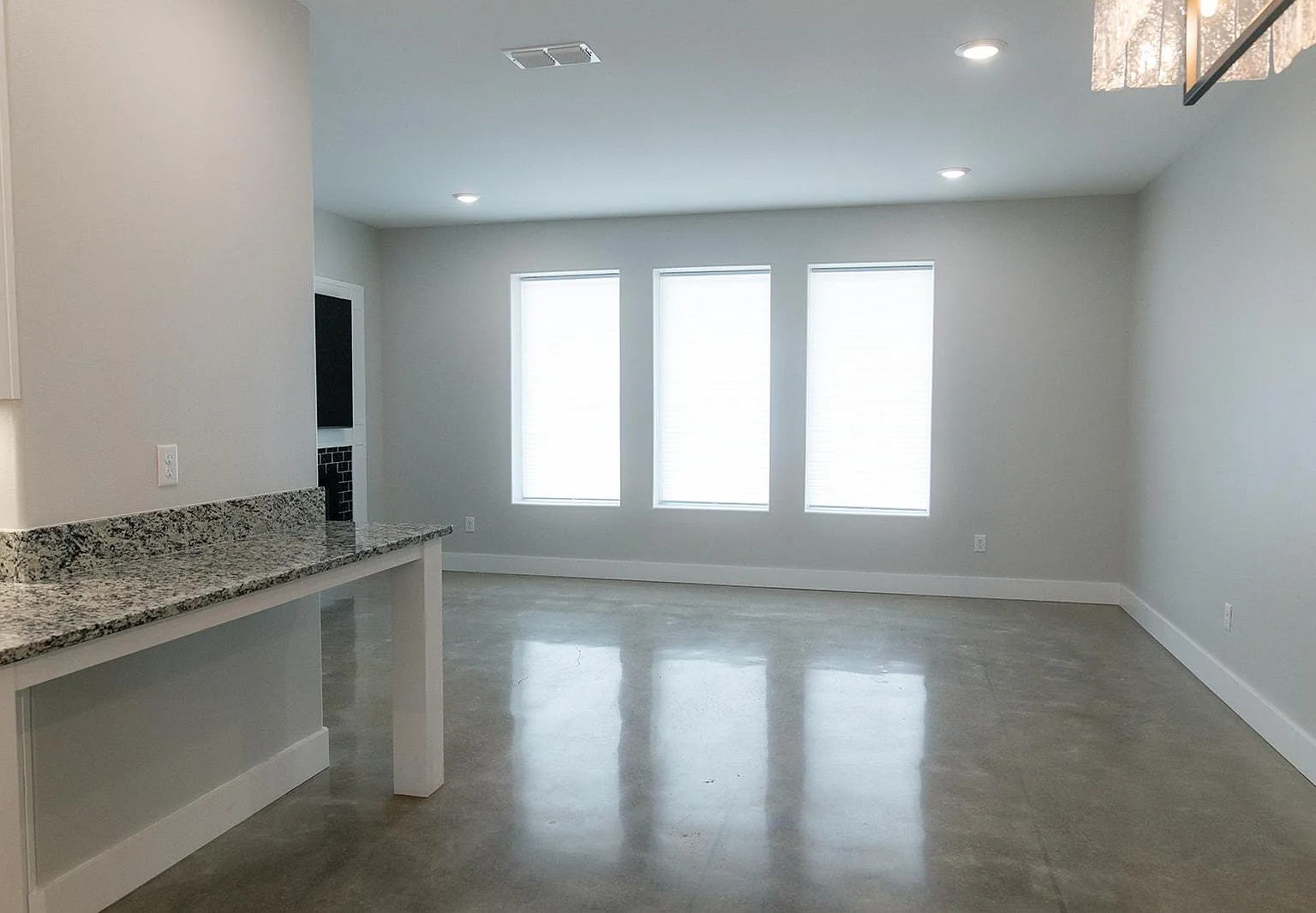 3 bed, 2.5 bath, 2406 sqft, $2,650 — Photo 4