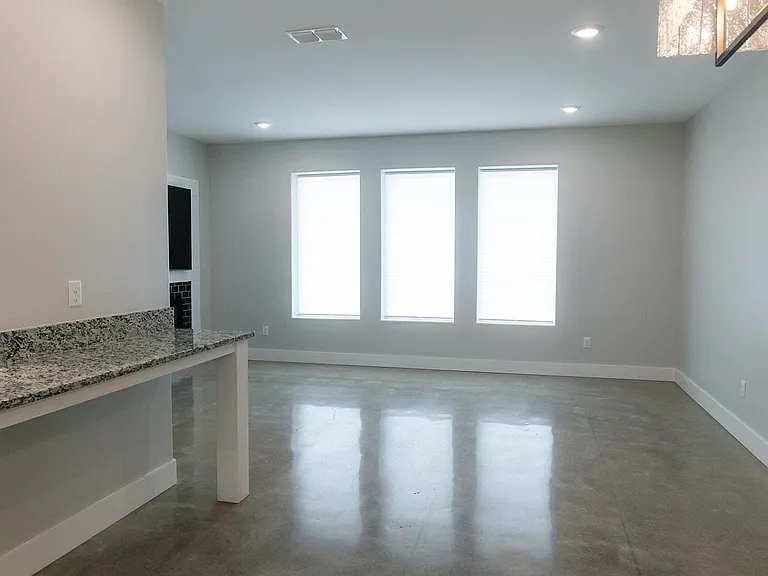 2804 Old Omen Rd — Photo 4