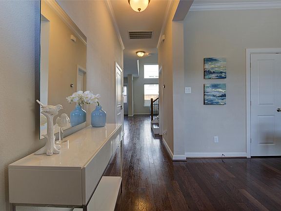 5th image of 8812 Narrow Leaf St