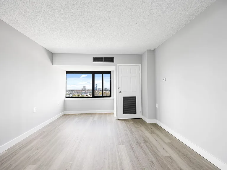 Atlantic Apartments — Photo 23