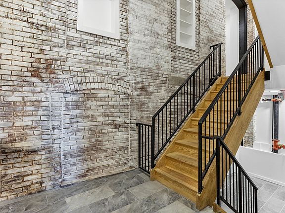 4th image of 2045-49 Trenton Ave #2