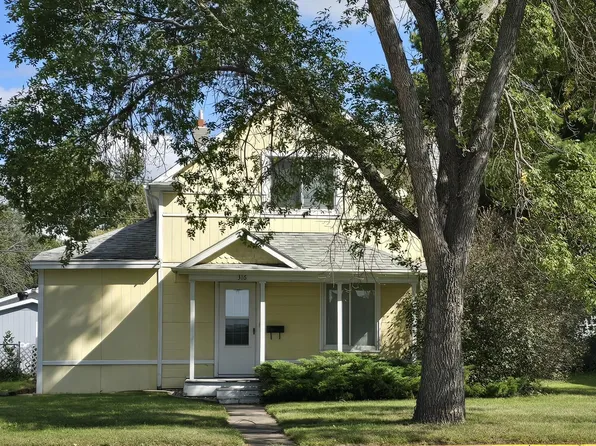 316 4th Ave NE, Jamestown, ND 58401
