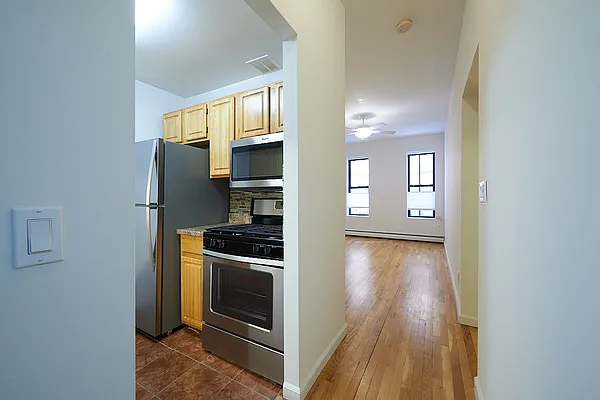 Rented by Perry Associates NYC Inc | media 9