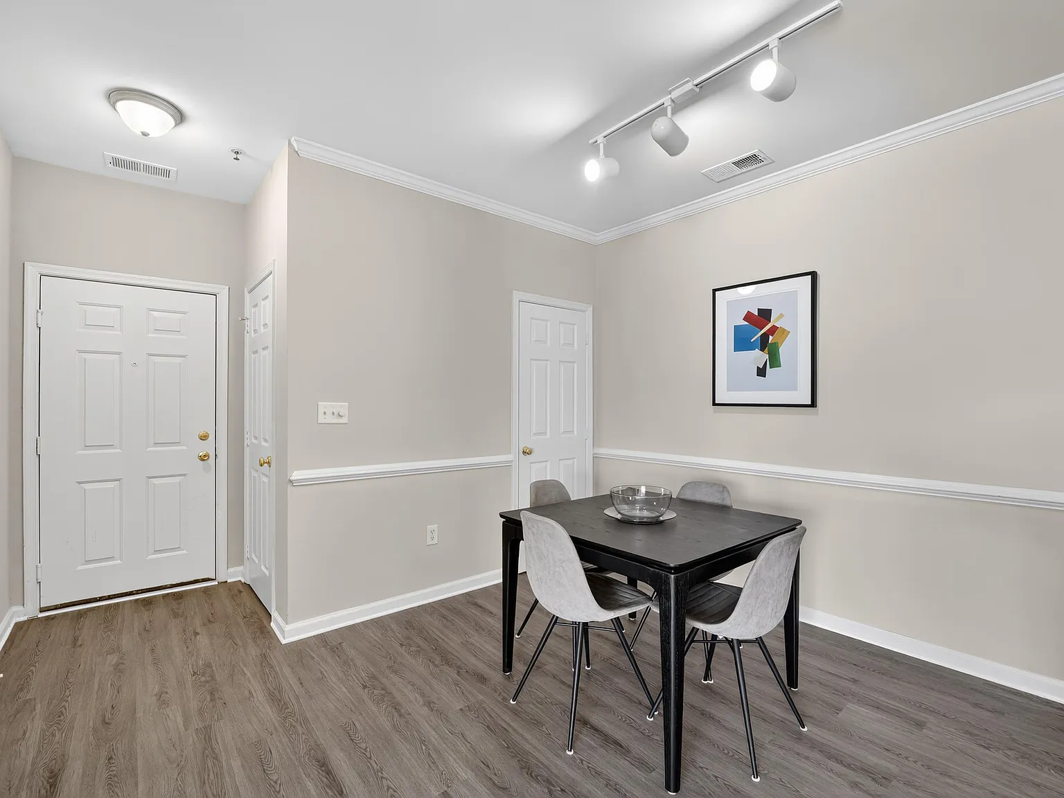 Brittany Commons Apartments — Photo 4