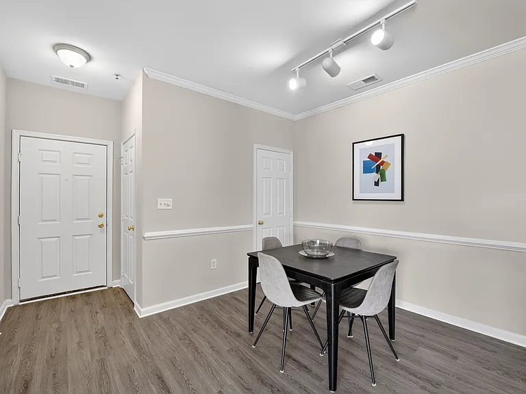 Brittany Commons Apartments — Photo 16