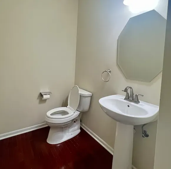 546 Grosvenor Ln — Photo 7