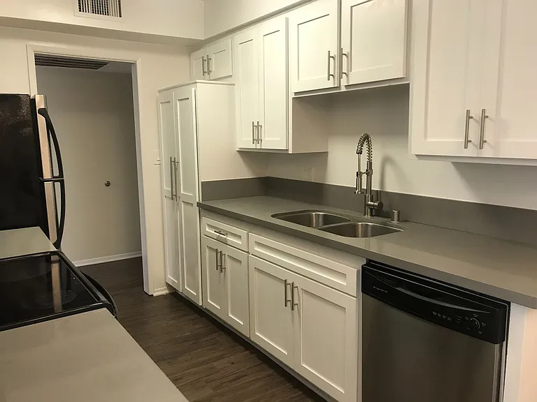 816 S. Bundy Dr — Photo 6
