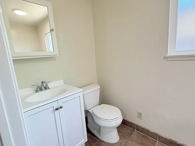 550 Highland Dr — Photo 18