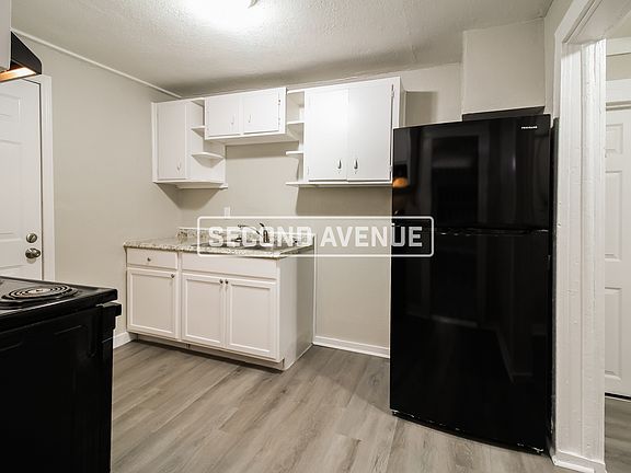 3rd image of 1522 W 22nd St