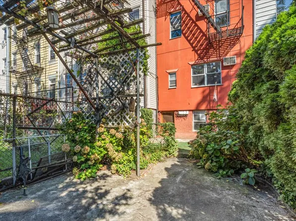 37 Jewel Street image 30 of 32