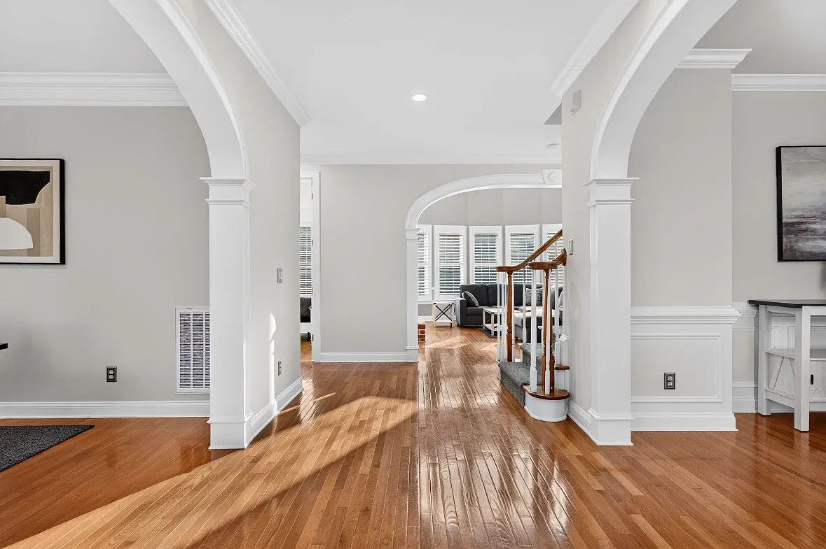 5 bed, 3500 sqft, $12,000 — Photo 4