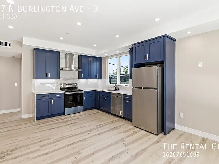 227 N Burlington Ave #3 — Photo 2