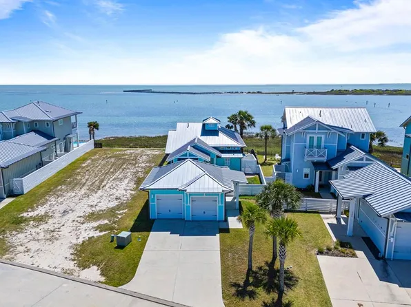 276 Reserve Ln, Rockport, TX 78382