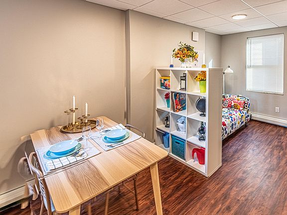 5th image of 105 E Clifton Ave #8