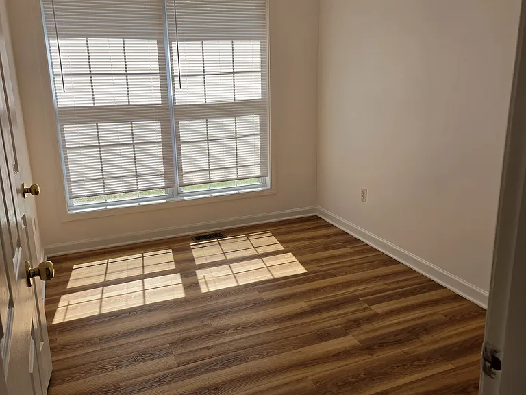 225 Holly Springs Dr — Photo 10