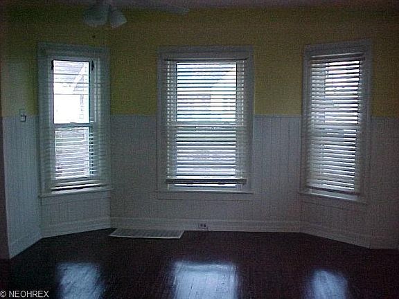 3rd image of 161 Roosevelt Ave