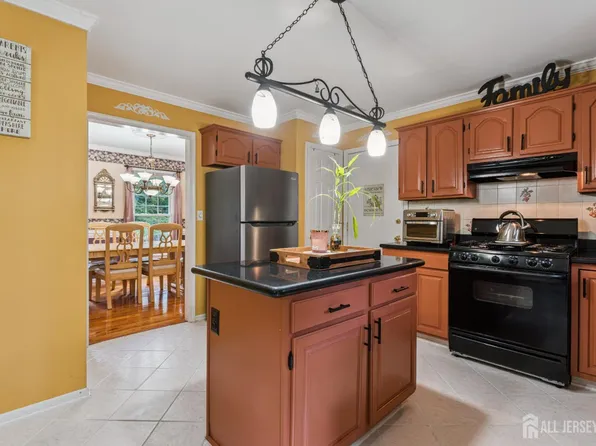 66 Spring Hill Rd, Matawan, NJ 07747