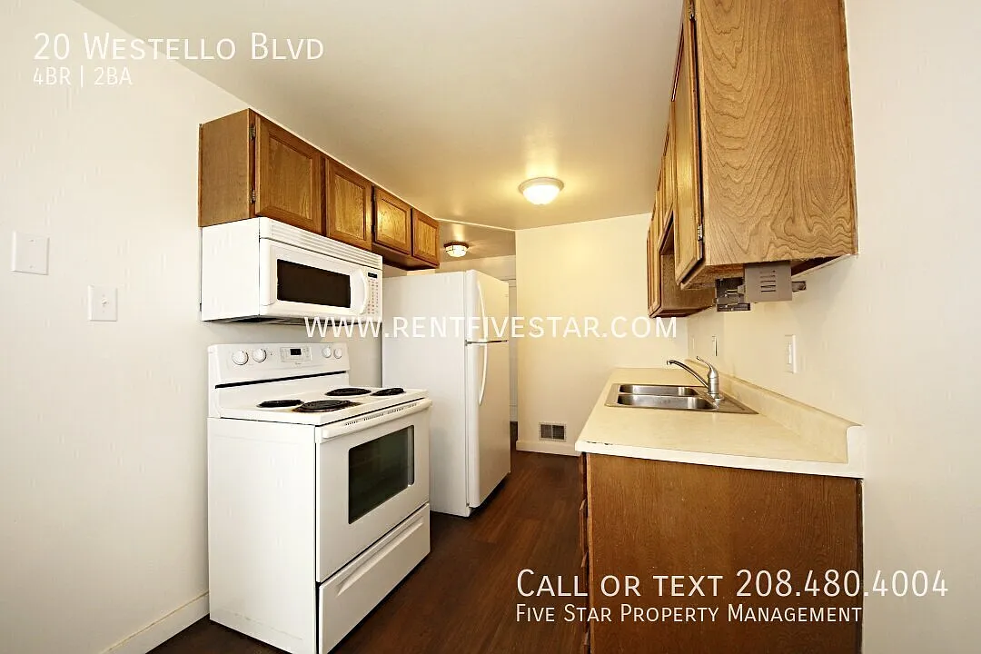 Spacious 4 Bedroom 2 Bathroom Duplex with Fenced Yard! — Photo 4