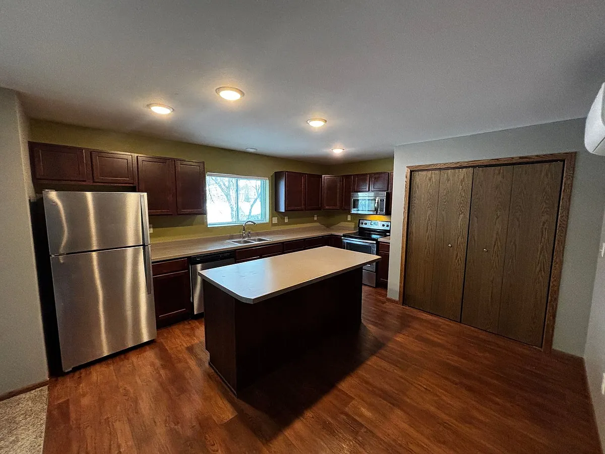 Building Photo - 707 10th