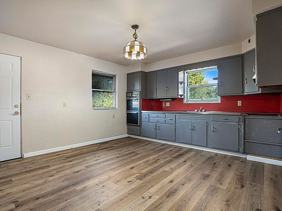 3rd image of 2703 Bonds Ave
