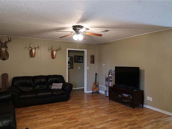 3rd image of 806 E Clay St