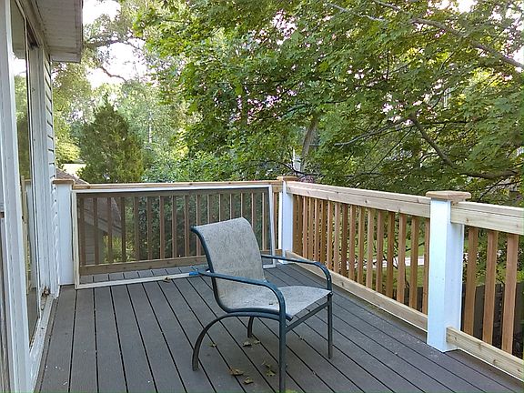 5th image of 411 S Lakeshore Dr