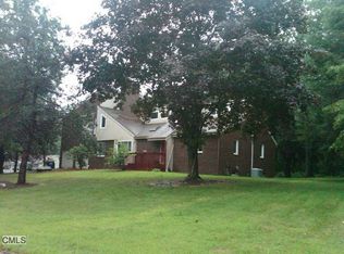 26 Oldfield Rd, Trumbull, CT 06611