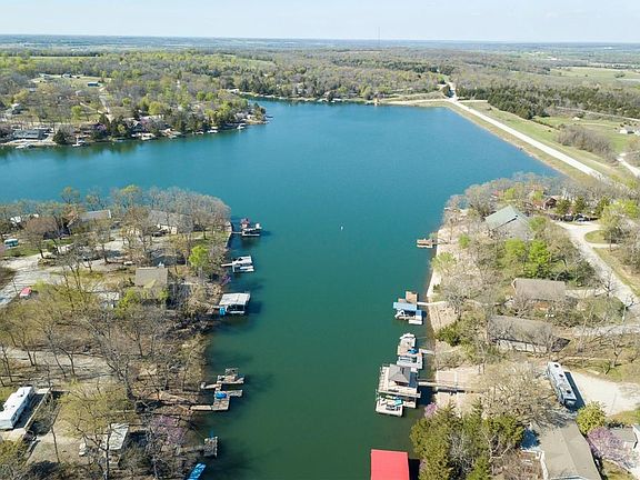 4th image of 225 E Sugar Lake Dr
