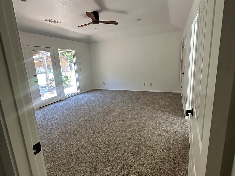7247 N Dewey Ave — Photo 34