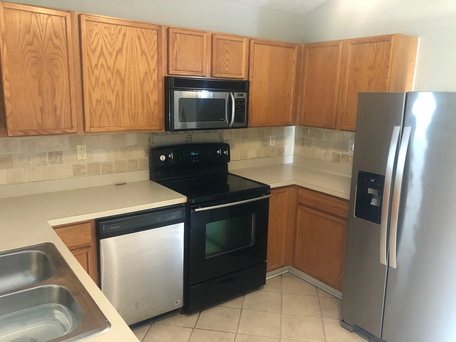 3 bed, 1250 sqft, $1,750 — Photo 2