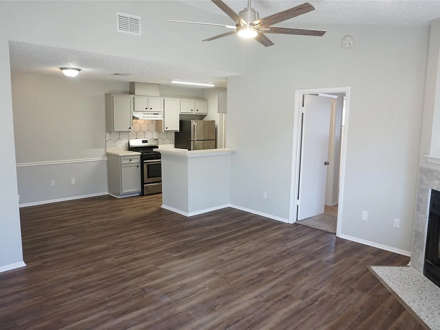 3 bed, 2.0 bath, 986 sqft, $1,625 — Photo 1