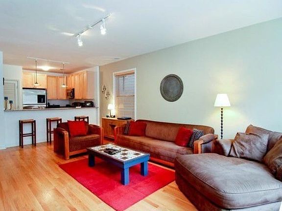 4th image of 1741 N Maplewood Ave #1