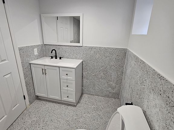 5th image of 4239 Richmond Ave #1