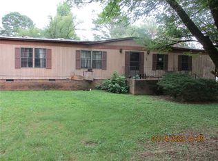 105 Kountry Ln, Walhalla, SC 29691