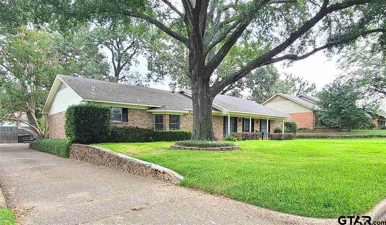 3 bed, 2000 sqft, $1,995 — Photo 1