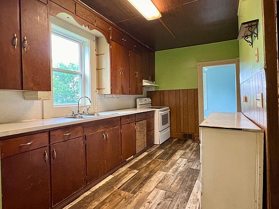 2nd image of 406 1st St S