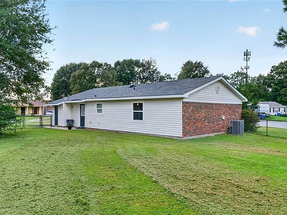 5th image of 801 Trailwood Dr W