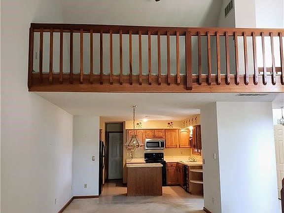 3rd image of 144 College Pkwy #15B