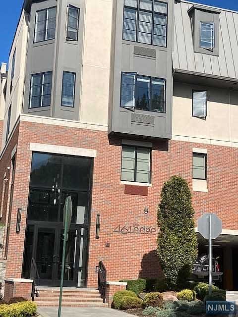 1st image of 461 Palisades Blvd