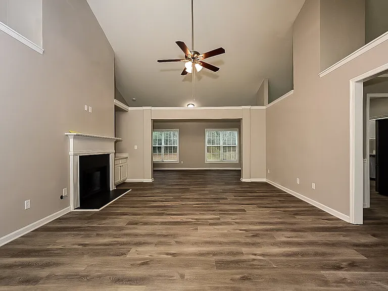 421 Eglington Trl — Photo 3