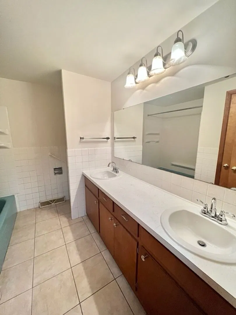 3026-3028 Albert Dr. DUPLEX — Photo 4