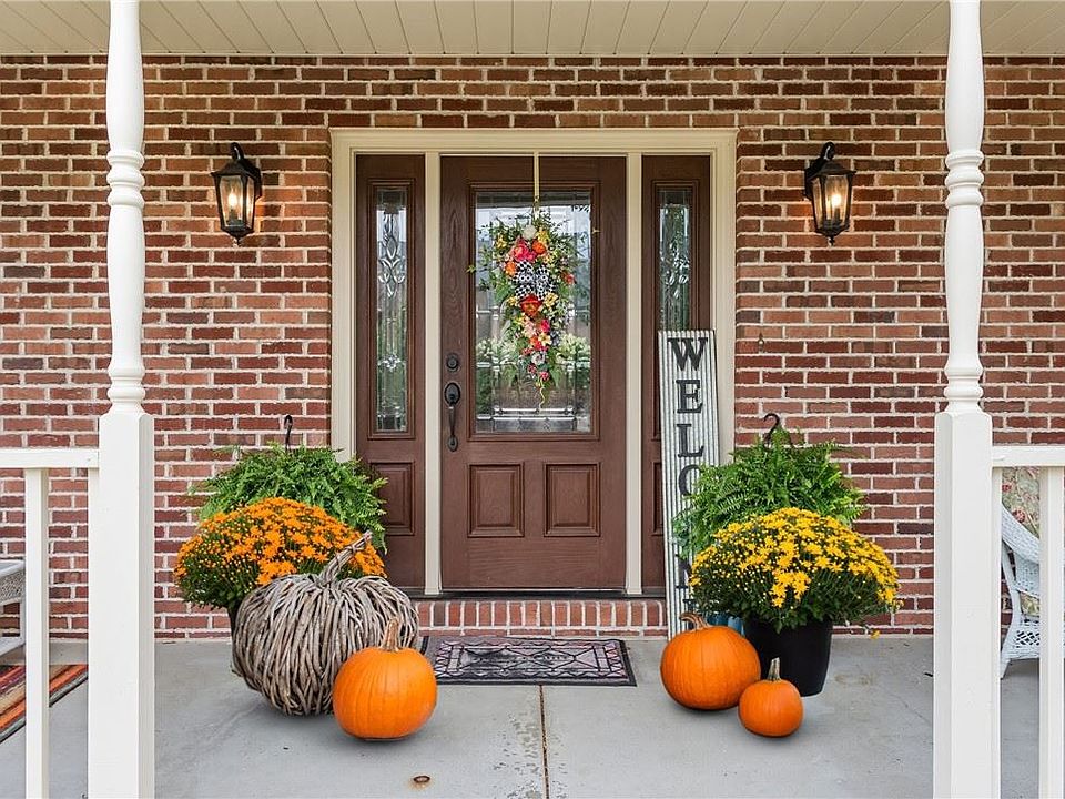 1st image of 102 Pinehurst Dr