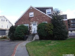 379 Mulry Ln, Lawrence, NY 11559