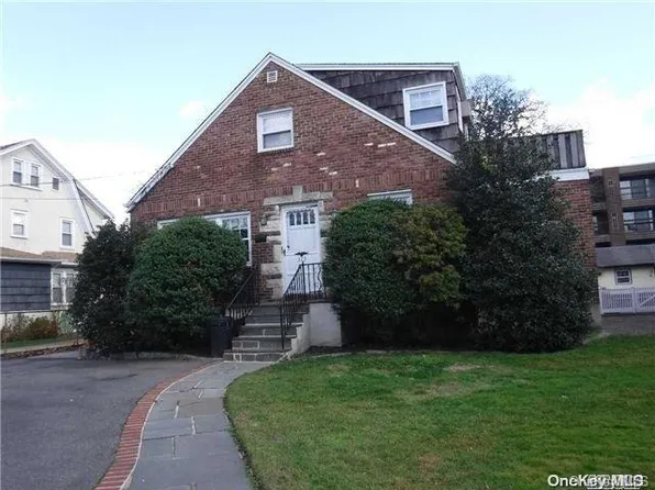 379 Mulry Lane, Lawrence, NY 11559