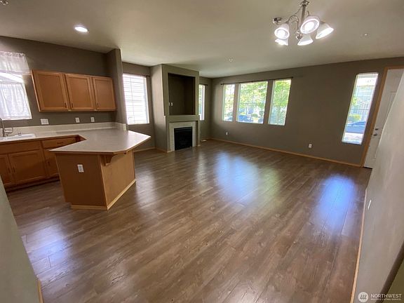 3rd image of 2025 Garry Oaks Ave Unit B